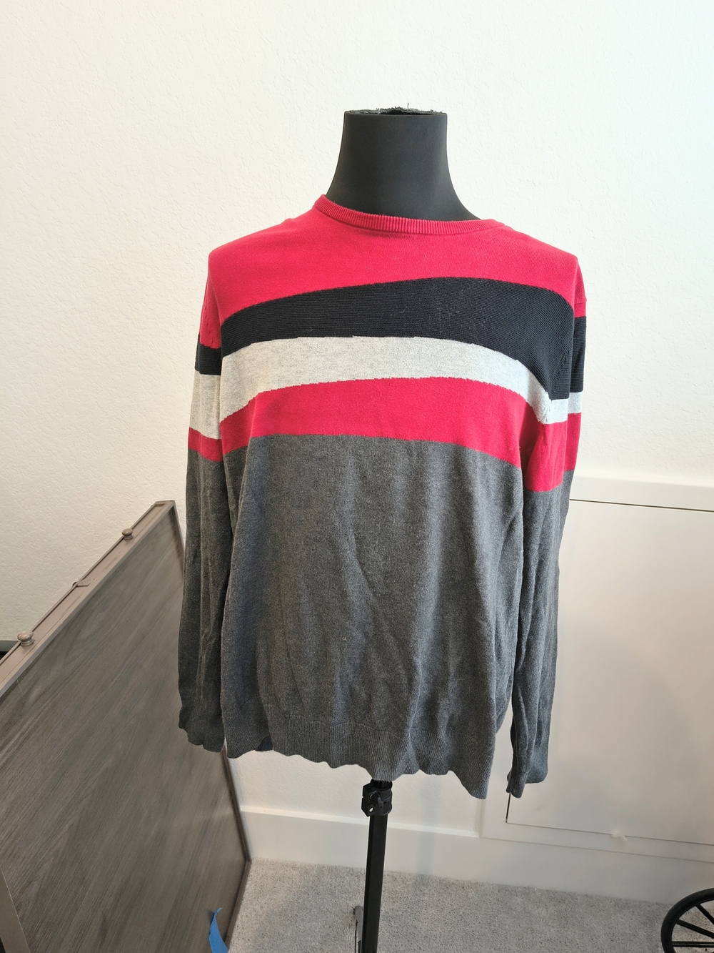 Men's Striped Crewneck Sweater in Grey Black and Red Alfani